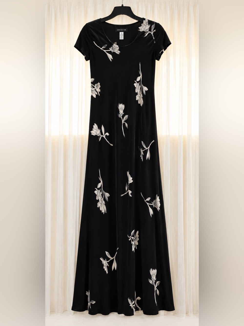 Jones & Co. Black Floral-Print Maxi Dress with Short Sleeves